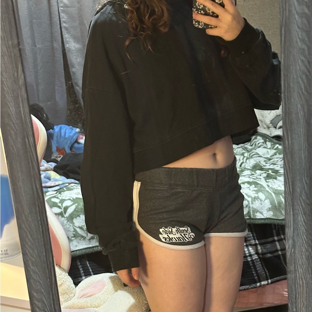 Black croped hoodie